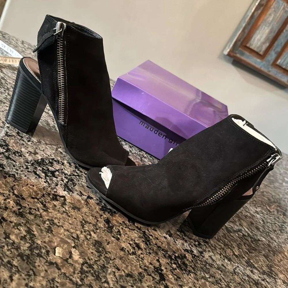 Madden girl black suede peep toe ankle boot NIB 8.5